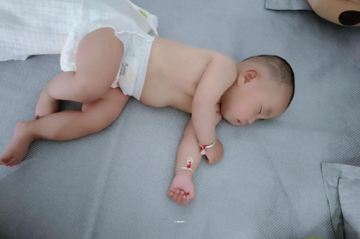 保定宝宝老打喷嚏怎么办